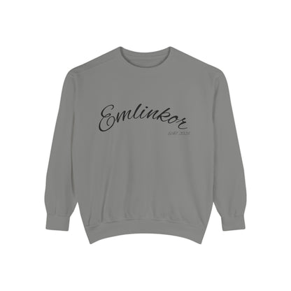 Emlinkor Script Sweatshirt - Casual White Pullover with Cursive Logo