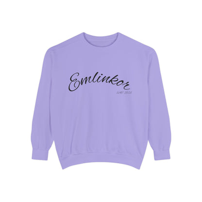 Emlinkor Script Sweatshirt - Casual White Pullover with Cursive Logo