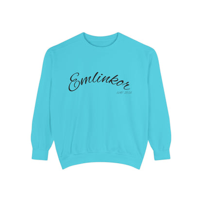 Emlinkor Script Sweatshirt - Casual White Pullover with Cursive Logo