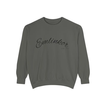 Emlinkor Script Sweatshirt - Casual White Pullover with Cursive Logo