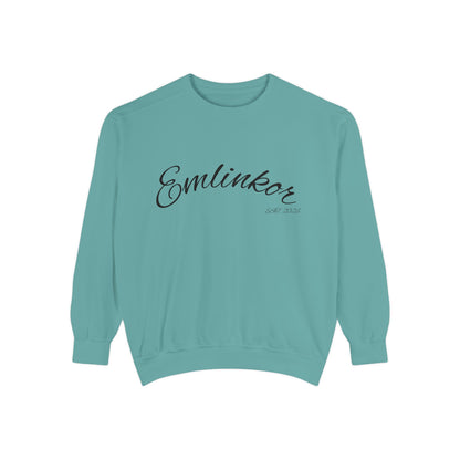 Emlinkor Script Sweatshirt - Casual White Pullover with Cursive Logo