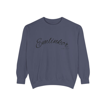 Emlinkor Script Sweatshirt - Casual White Pullover with Cursive Logo
